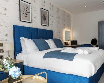 Above Hotels - Burnley - Bedroom