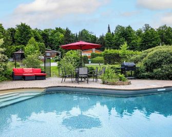 Rustic experience with heated pool and spa - Nominingue - Zwembad
