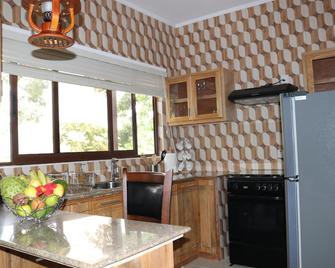 Tama's Holiday Apartment - Victoria - Cuina