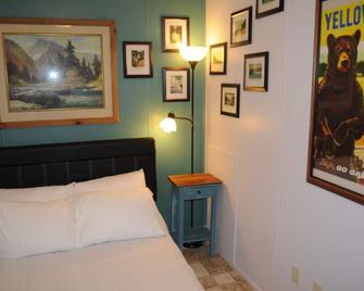 Two Bedroom Modular Home # 9. Just One Mile From Yellowstone National Park! - West Yellowstone - Habitación