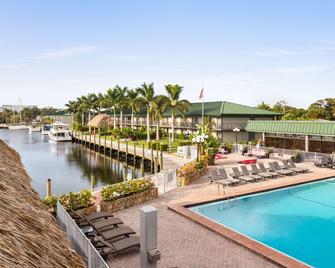 Ramada by Wyndham Sarasota Waterfront - Sarasota - Pool