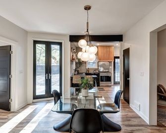 All New! Perfect Location! - Des Moines - Dining room