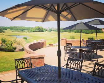 Wychwood Park - Crewe - Patio