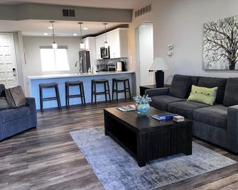 Desert Bliss-Sun, Heated Pool, Outdoor Adventures - Cathedral City - Living room