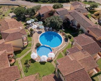 Appartamenti Badus con piscina - Badesi - Pool