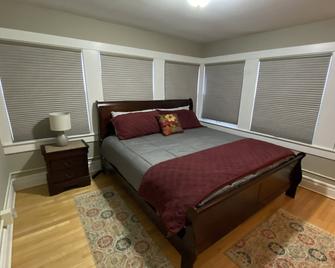 Close To Downtown & Uwec - Eau Claire - Bedroom