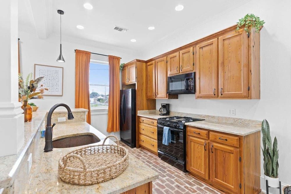 Mid-city Retreat Private Balcony Stay - نيو اورليانز - مطبخ