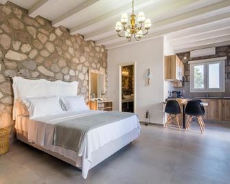 Kristen's Studio & Apartments - Adamantas - Bedroom