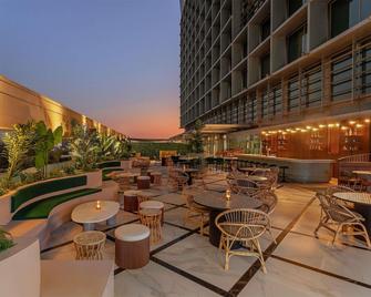 Novotel Al Bustan Abu Dhabi - Abu Dhabi - Patio
