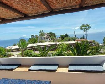 Case Vacanze Marina Longo - Santa Marina Salina - Balkon