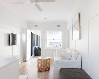 No 5 Shoalhaven - Shoal Bay - Living room