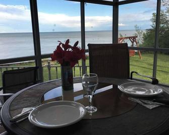Lakefront home on breathtaking Lake Huron. - Harbor Beach