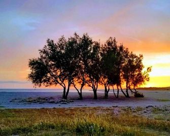 Cozy apartment 100 meters from the beach - Gizzeria - Extérieur