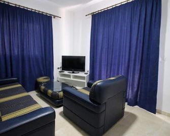 Hotel Kapllani - סאראנדה - סלון