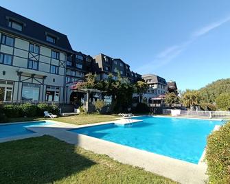 Hotel Enjoy Pucon - Pucón - Pool