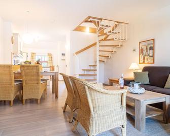 Ferienhaussiedlung Strandperlen Buchenhof 4b (Typ V) - Wustrow (Darss) - Living room