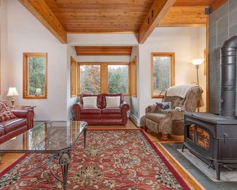 10ac, Wood Stove & Private - Wright Reservoir Est. - White River Junction - Wohnzimmer