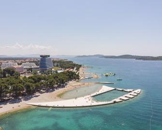 Apartment and Rooms Artina - Vodice - Edificio
