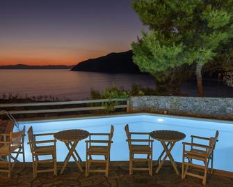 Yperia Hotel - Ormos Aegialis - Pool