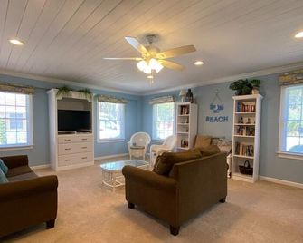 Lyons Den - 3 Bedroom Home Home - Jekyll Island