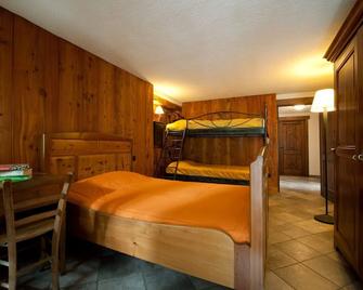 Three-Room Baita With Fireplace, Terrace, Garden 90mt From Trails/Ski Slopes - Valgrisenche - Habitación