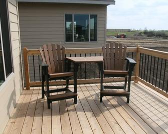 Okoboji New 3 Bed. Cabin at Bridges Bay Resort- Includes 6 passes to Waterpark! - Arnolds Park - Ban công