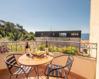 Levantin Inn half Room N7 Sea Side - Sveti Stefan - Balcón