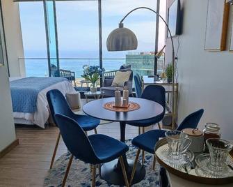 HOM I Precioso Depto Estudio con Terraza y Vista al Mar 1817 - Antofagasta - Dining room