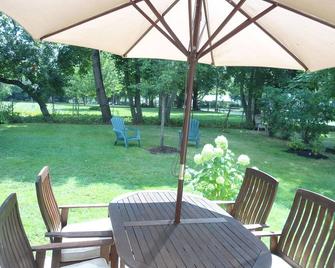 2 Bedroom Apartment in Historic Home with private yard (WBH) - Southold - Patio