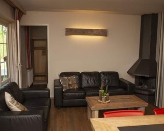 Detached Bungalow With Decorative Fireplace Near the Veluwe - Voorthuizen - Living room
