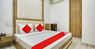 OYO Hotel Krishna - Bathinda - Bedroom