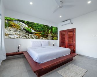 Parrot Cove Lodge - Hopkins