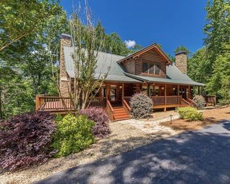 Luxury Log Cabin + Hot Tub + Mins to Downtown Dahlonega - Dahlonega - Gebäude