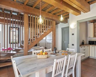 I Balconi in Iseo With 2 Bedrooms and 1 Bathrooms - Iseo - Essbereich