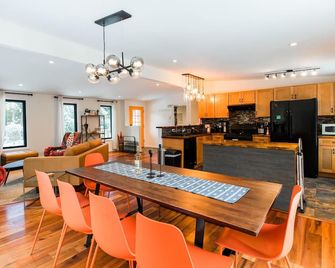 Fox Hill Home: Recently Renovated Cabin w/ Hot Tub & Pool Table - Tannersville - Salle à manger