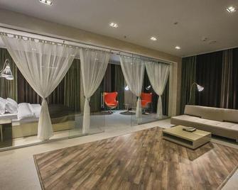 City Hotel - וולגוגראד - סלון