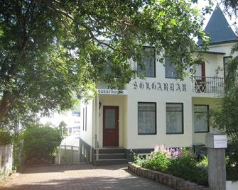 Guesthouse Sólgarðar - Akureyri - Gebäude