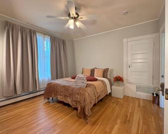 Harvard House - 2BR Retreat adjacent to university - Cambridge - Κρεβατοκάμαρα