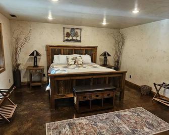 Rustic Riverside Ranch Getaway - Helper - Habitación