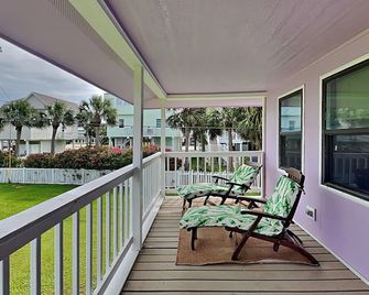 Beachside Tiki Hut - Galveston - Balcony