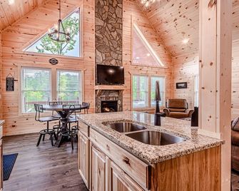Near2Town/Deck/Views/Hot tub/Fireplace/Fire Pit/Loft - Bryson City - Keuken