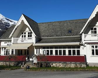 Vik Pensjonat - Eidfjord - Building