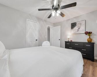 New Pet-Friendly Lake Geneva Escape - Lake Geneva - Bedroom