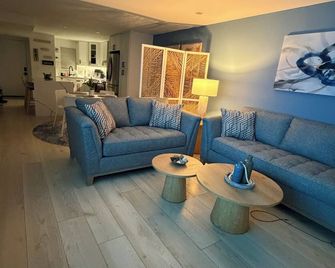 Palm Harbor - Ground Floor 2 Bed 2 Ba New Condo On Golf Course 1/2 Hr Tampa - Palm Harbor - Wohnzimmer