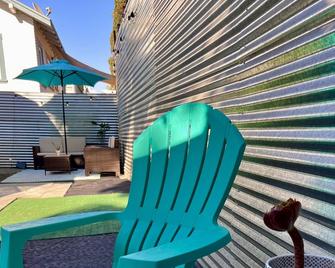 Hidden Cozy bungalow close to DT, beaches, & base // pet-friendly // - National City - Patio