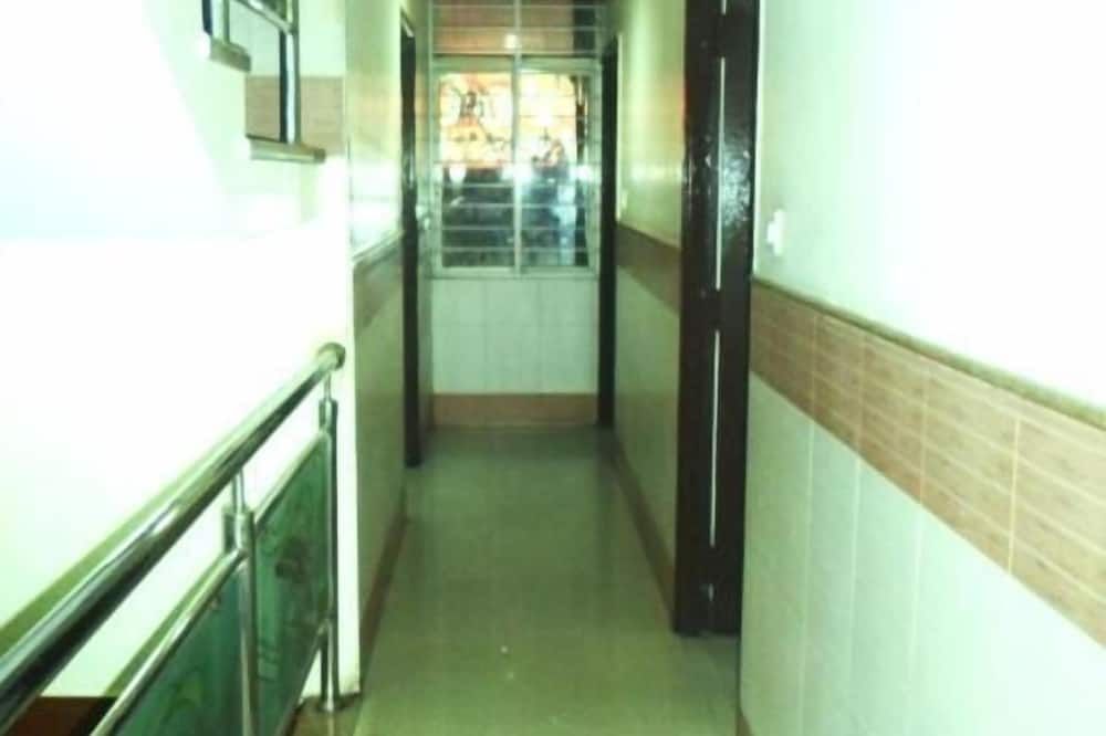 King Residency - Bengaluru - Hallway