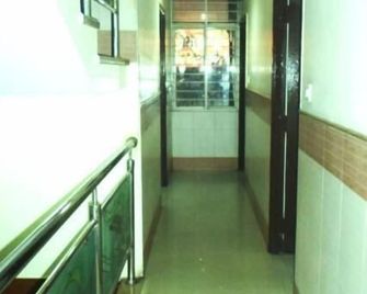 King Residency - Bengaluru - Hallway