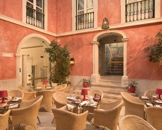Hotel Real Palacio - Lisbon - Patio