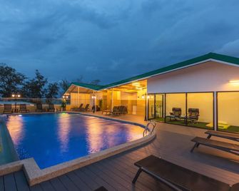 Anda Beachside Hotel - קארון - בריכה