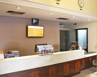 Blue Tree Towers Saint Michel - Curitiba - Front desk